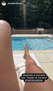 Daria Berenato feet photo thumbnail