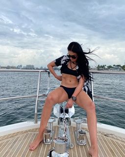 Daria Berenato feet photo thumbnail