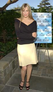 Daryl Hannah feet photo thumbnail