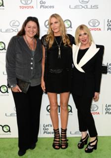Daryl Hannah feet photo thumbnail