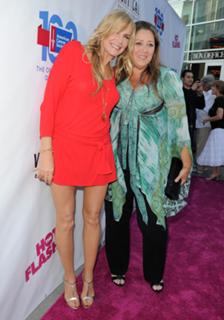 Daryl Hannah feet photo thumbnail