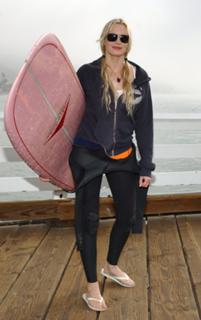 Daryl Hannah feet photo thumbnail