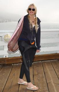 Daryl Hannah feet photo thumbnail