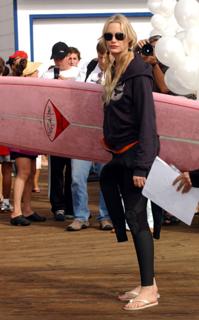 Daryl Hannah feet photo thumbnail