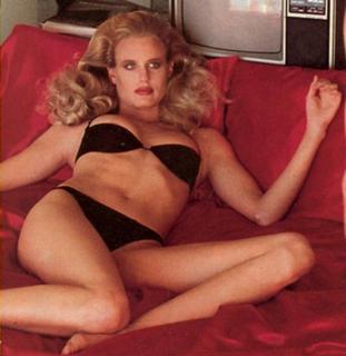 Daryl Hannah feet photo thumbnail