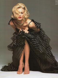 Daryl Hannah feet photo thumbnail