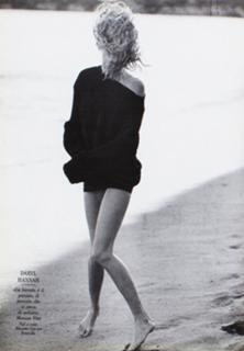 Daryl Hannah feet photo thumbnail