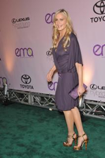 Daryl Hannah feet photo thumbnail