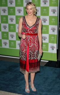 Daryl Hannah feet photo thumbnail