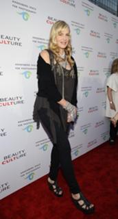 Daryl Hannah feet photo thumbnail