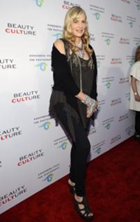 Daryl Hannah feet photo thumbnail