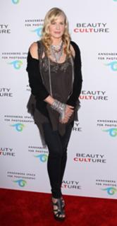 Daryl Hannah feet photo thumbnail