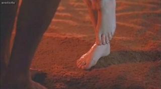 Daryl Hannah feet photo thumbnail