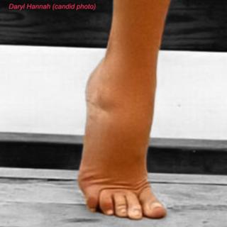 Daryl Hannah feet photo thumbnail