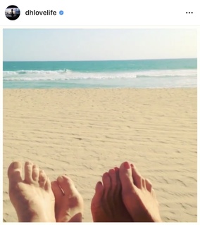 Daryl Hannah feet photo thumbnail