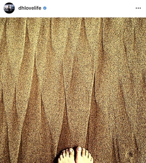 Daryl Hannah feet photo thumbnail