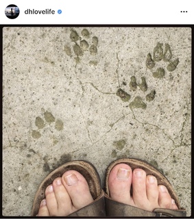 Daryl Hannah feet photo thumbnail