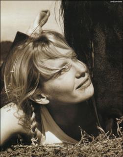 Daryl Hannah feet photo thumbnail