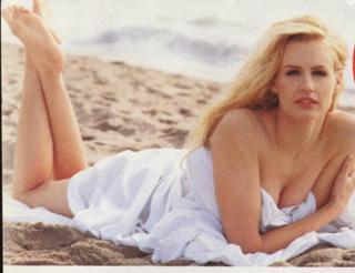 Daryl Hannah feet photo thumbnail