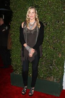 Daryl Hannah feet photo thumbnail