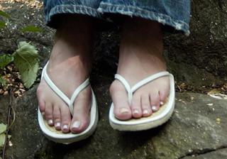 Daryl Hannah feet photo thumbnail
