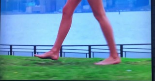 Daryl Hannah feet photo thumbnail