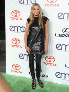 Daryl Hannah feet photo thumbnail