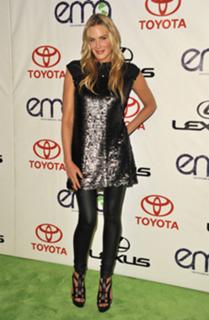 Daryl Hannah feet photo thumbnail