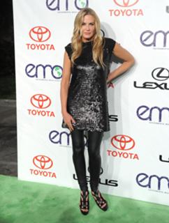 Daryl Hannah feet photo thumbnail