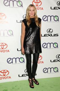 Daryl Hannah feet photo thumbnail
