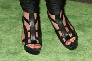 Daryl Hannah feet photo thumbnail