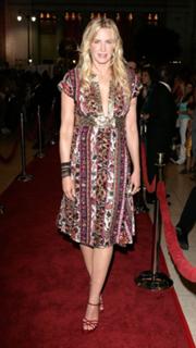 Daryl Hannah feet photo thumbnail