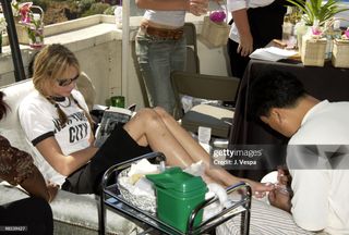 Daryl Hannah feet photo thumbnail
