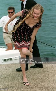 Daryl Hannah feet photo 5