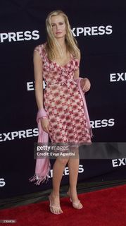 Daryl Hannah feet photo 10