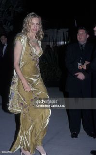 Daryl Hannah feet photo 6