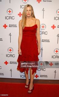 Daryl Hannah feet photo 11