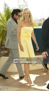 Daryl Hannah feet photo 10
