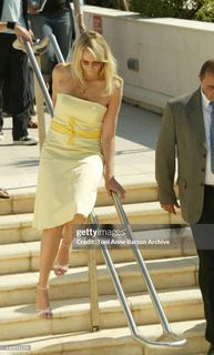 Daryl Hannah feet photo 9