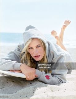 Daryl Hannah feet photo 5