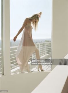 Daryl Hannah feet photo 3