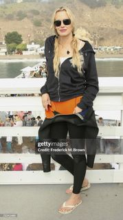 Daryl Hannah feet photo 13