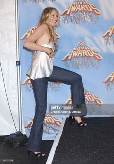Daryl Hannah feet photo 11