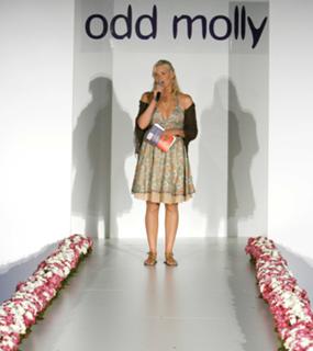 Daryl Hannah feet photo thumbnail