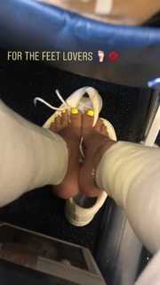 Dascha Polanco feet photo thumbnail