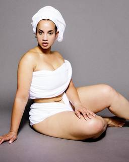 Dascha Polanco feet photo thumbnail