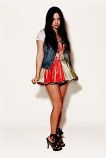 Daveigh Chase feet photo thumbnail