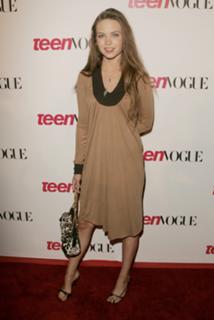 Daveigh Chase feet photo thumbnail