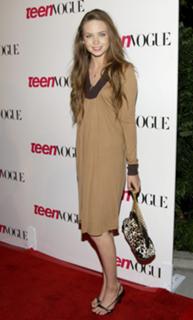 Daveigh Chase feet photo thumbnail