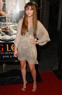 Daveigh Chase feet photo thumbnail